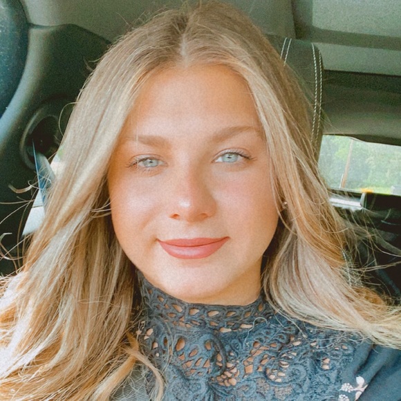 Meet your Posher, Ava - Picture 1 of 1